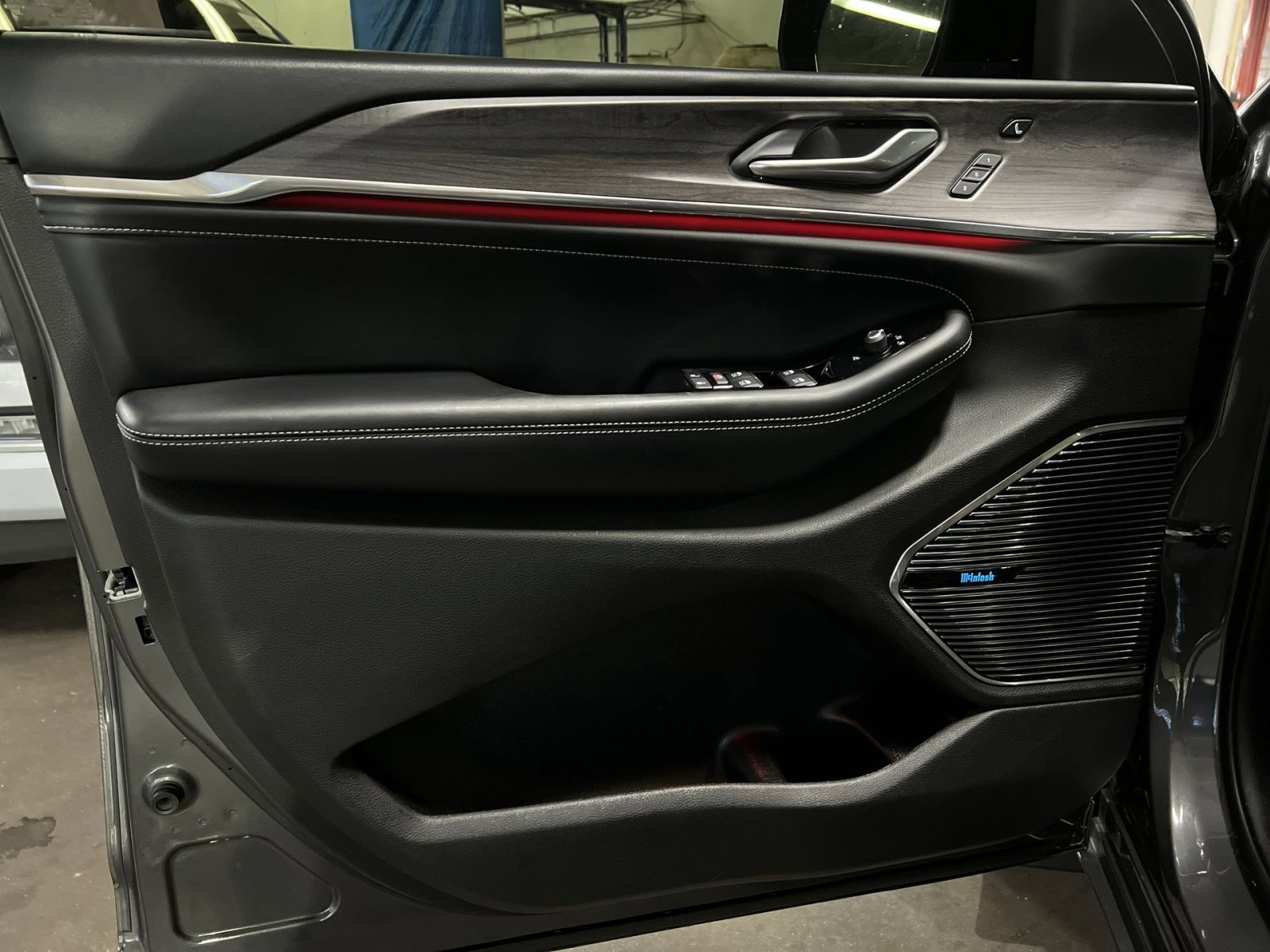 Used 2021 Jeep Grand Cherokee L Overland w/ Luxury Tech Group IV image 14