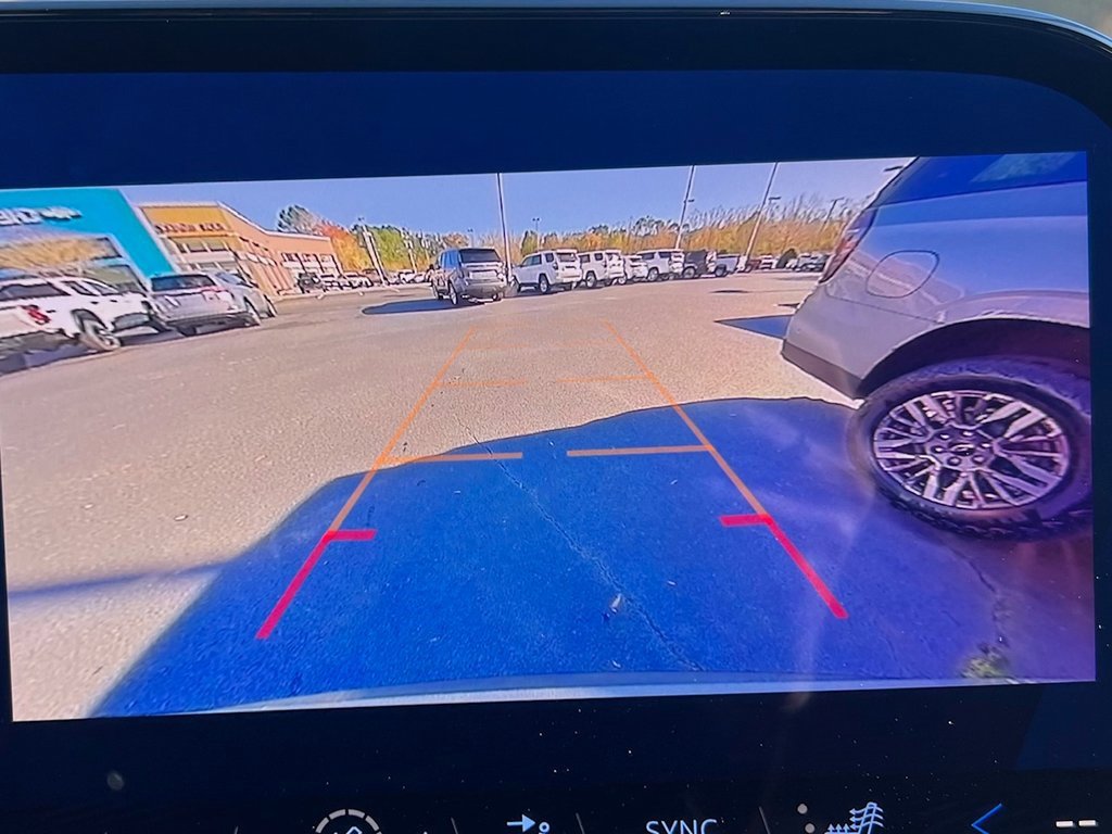 Used 2025 Chevrolet Traverse LT image 6