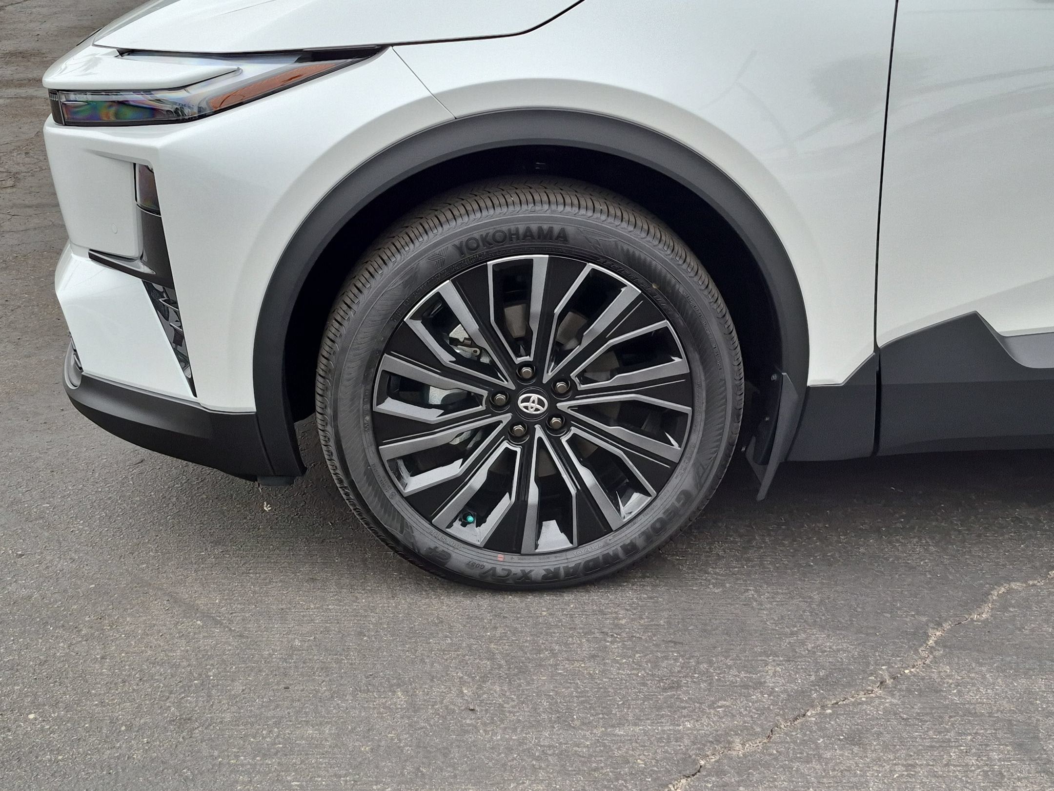 New 2026 Toyota C-HR AWD/4WD image 10
