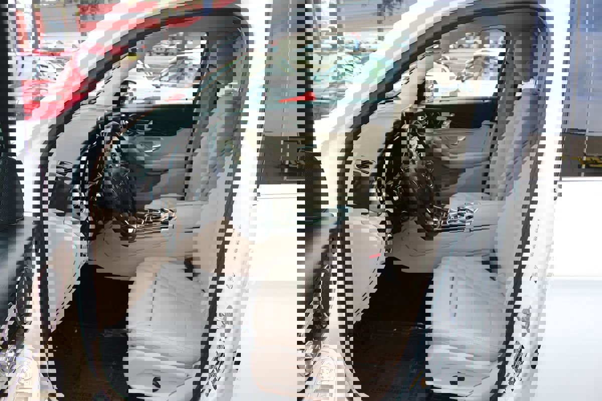 Used 2019 Mercedes-Benz GLC 300 w/ Premium Package image 18