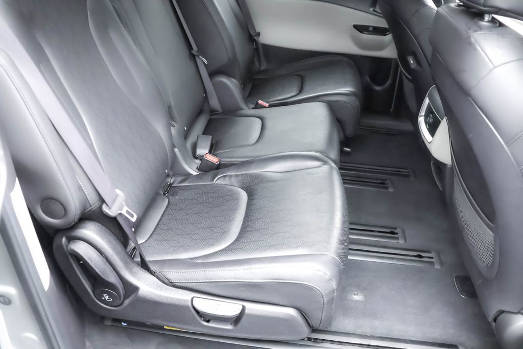 Used 2022 Kia Carnival LX image 22