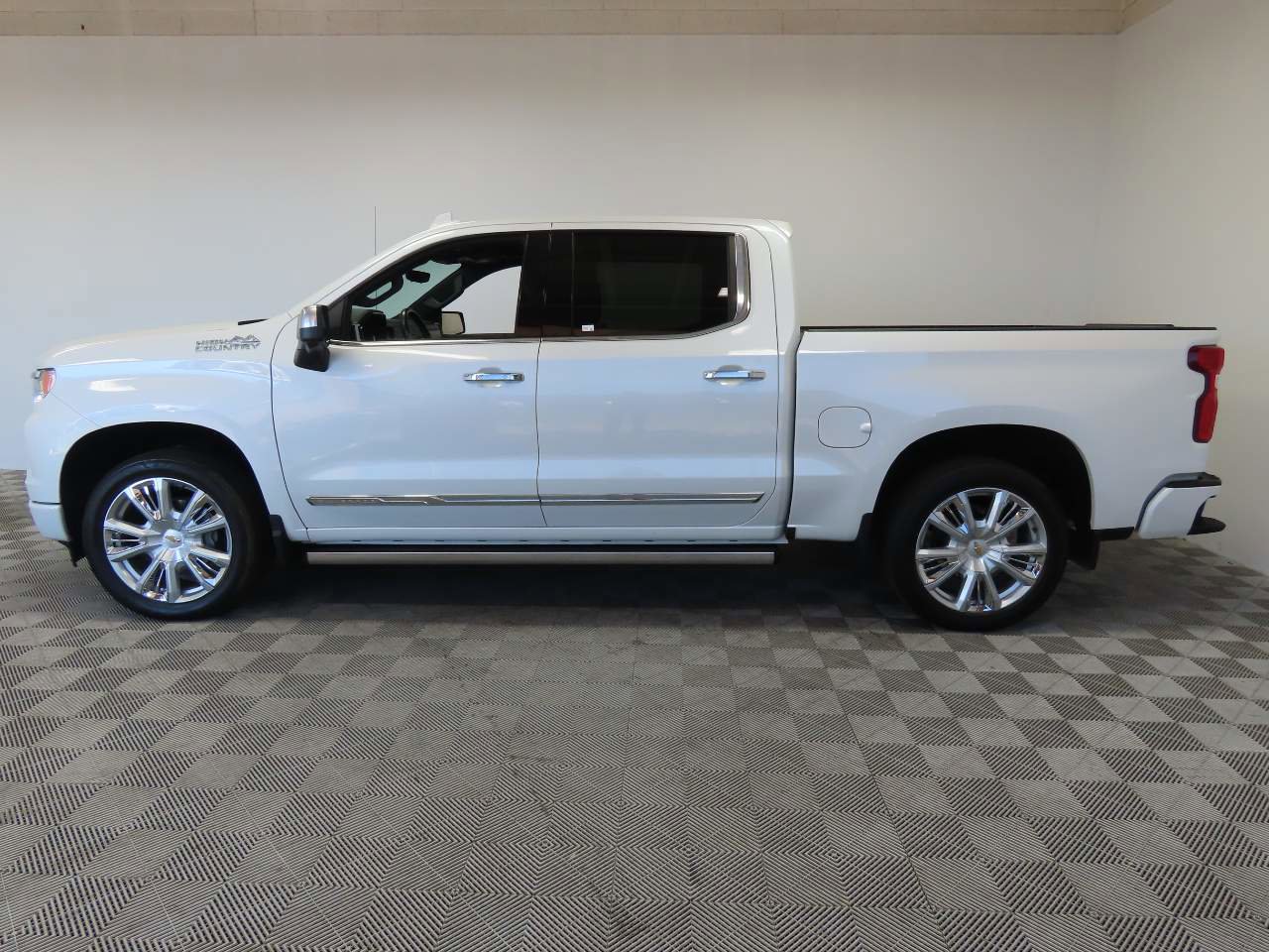 Used 2024 Chevrolet Silverado 1500 High Country image 7