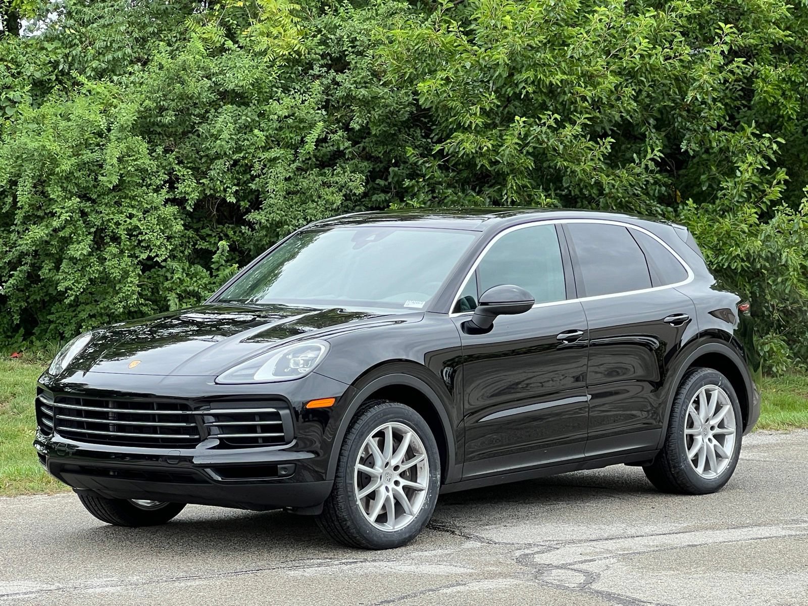 Certified 2023 Porsche Cayenne AWD/4WD image 1