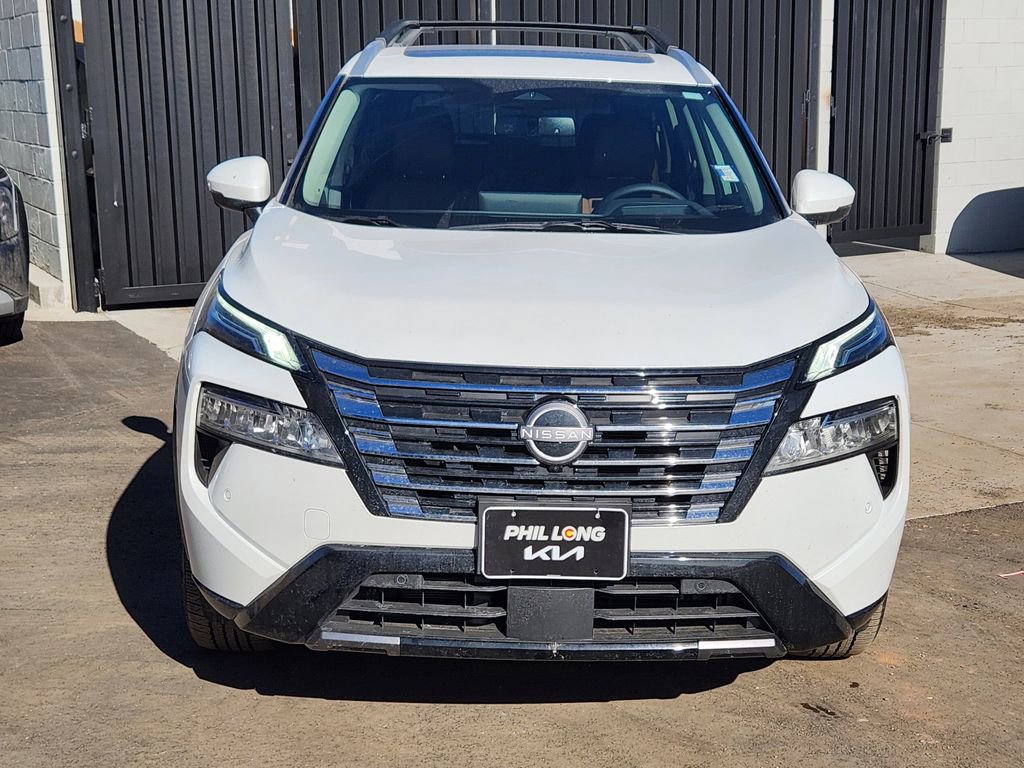 Used 2025 Nissan Rogue Platinum w/ Platinum Premium Package image 2