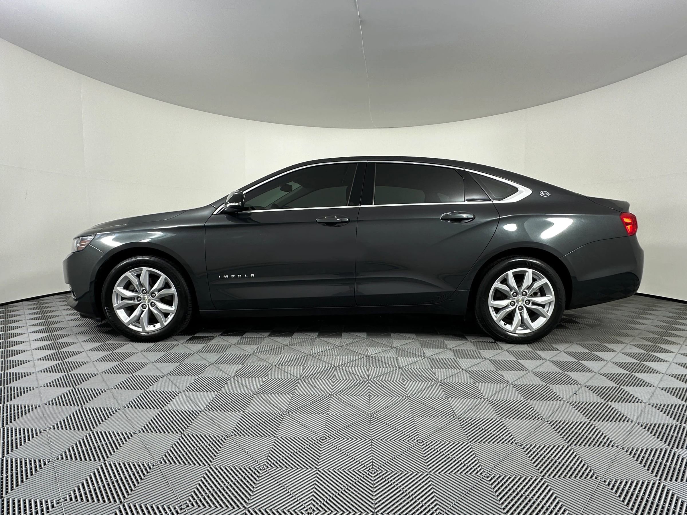 Used 2019 Chevrolet Impala LT w/ LT Convenience Package image 14