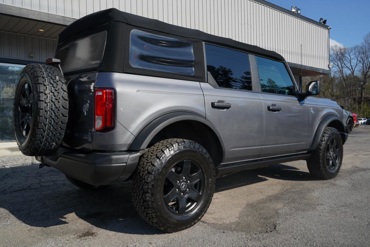 Used 2022 Ford Bronco Black Diamond image 6