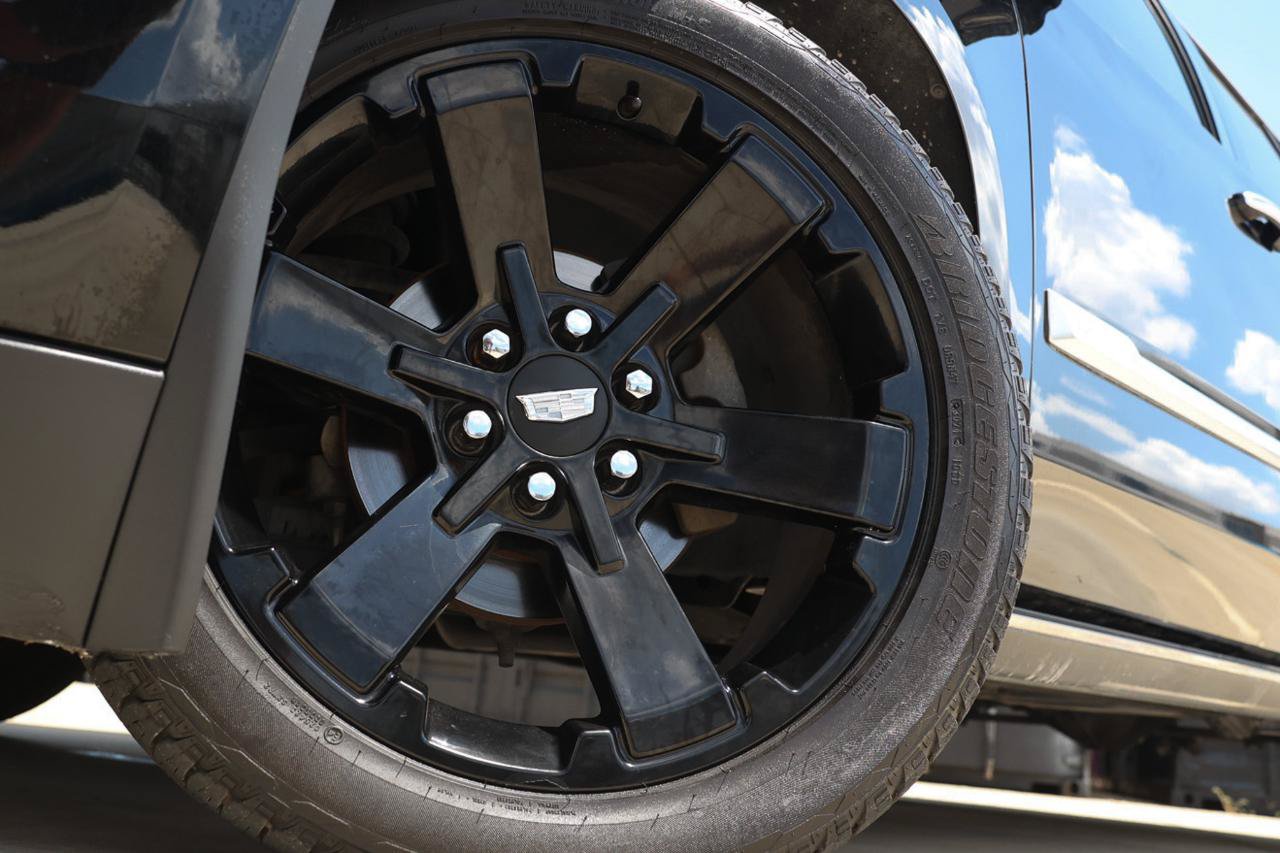 Used 2017 Cadillac Escalade ESV Platinum RWD image 35