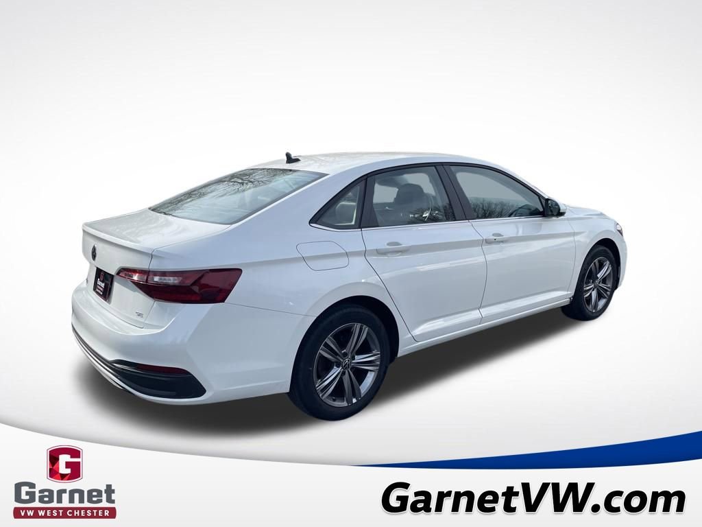 Used 2023 Volkswagen Jetta SE image 5