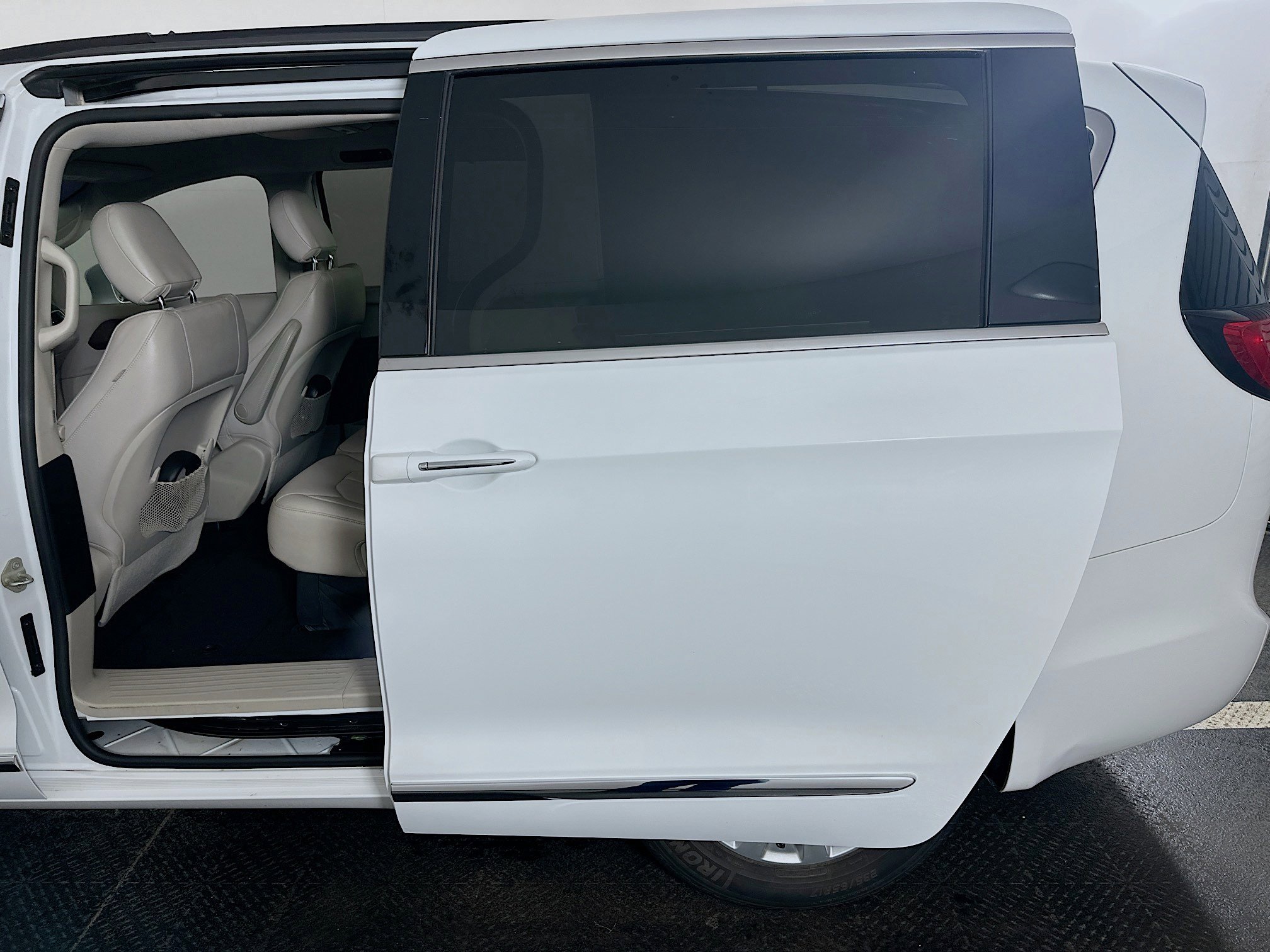 Used 2017 Chrysler Pacifica Touring-L image 26