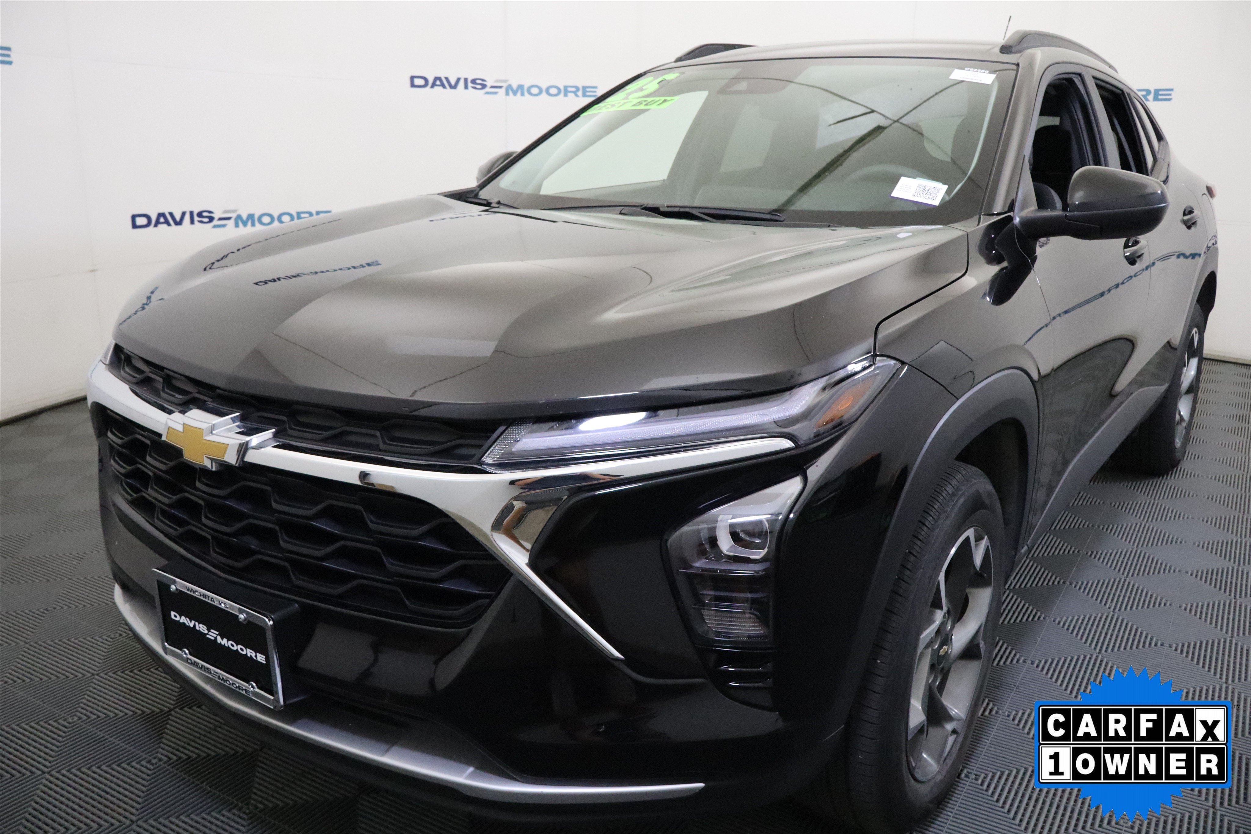 Used 2025 Chevrolet Trax LT FWD image 12