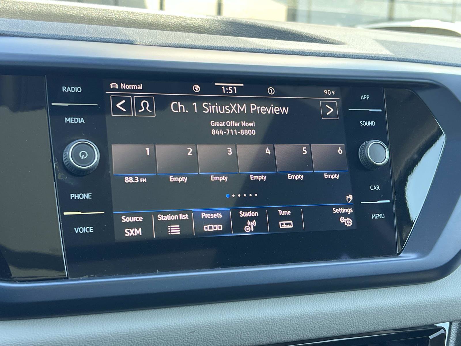 Certified 2023 Volkswagen Taos SE w/ Panoramic Sunroof Package image 12