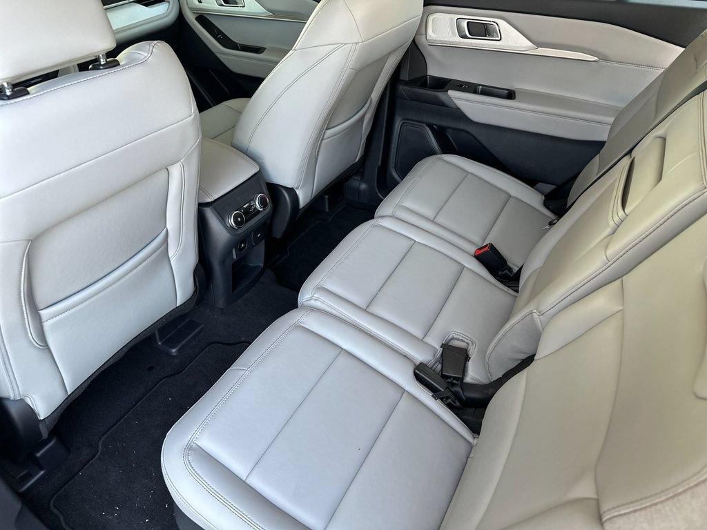 Used 2026 Ford Explorer Active w/ Active Comfort Package RWD image 11