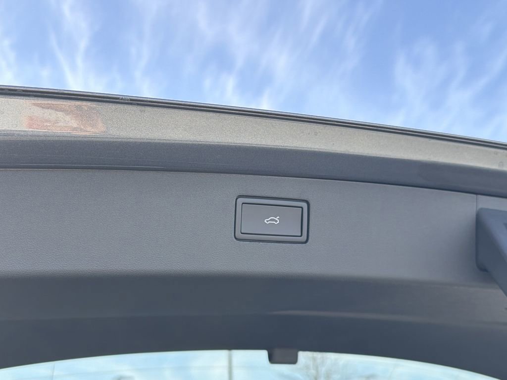 New 2026 Volkswagen Tiguan SE image 16