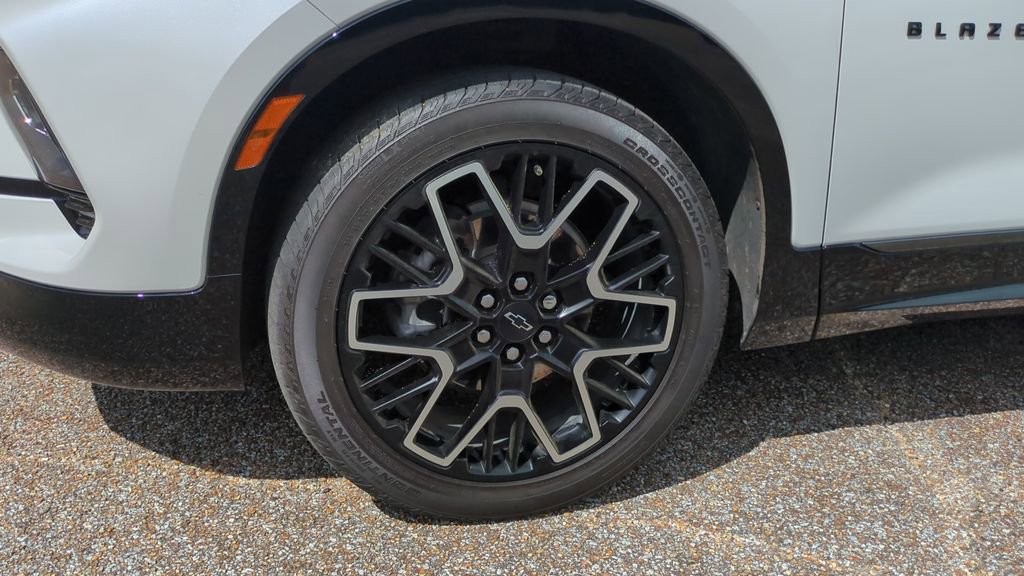 Used 2023 Chevrolet Blazer RS w/ Driver Confidence II Package image 10