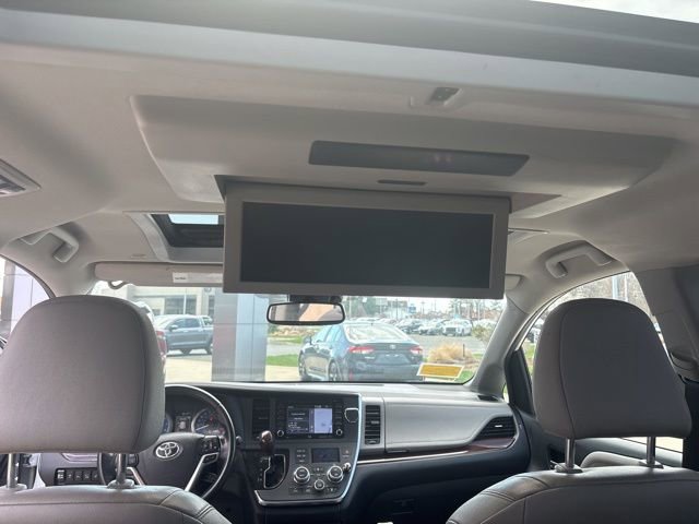 Used 2019 Toyota Sienna Limited Premium image 19