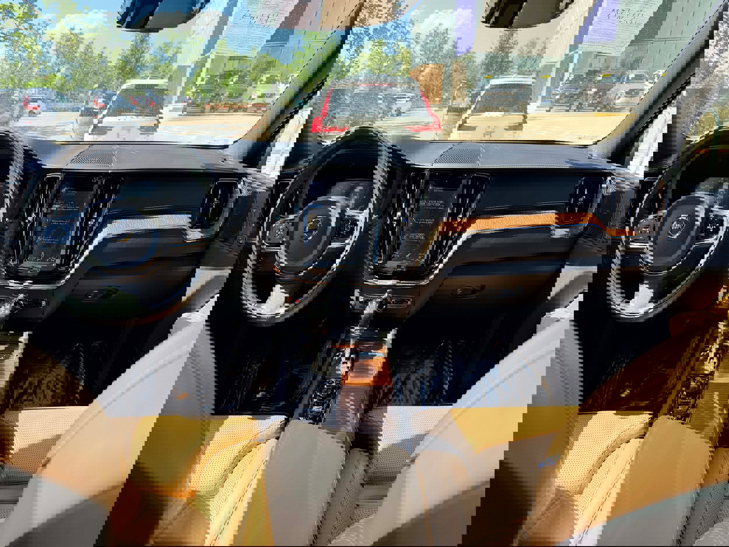 Used 2019 Volvo XC60 T5 Inscription w/ Protection Package Premier AWD/4WD image 16