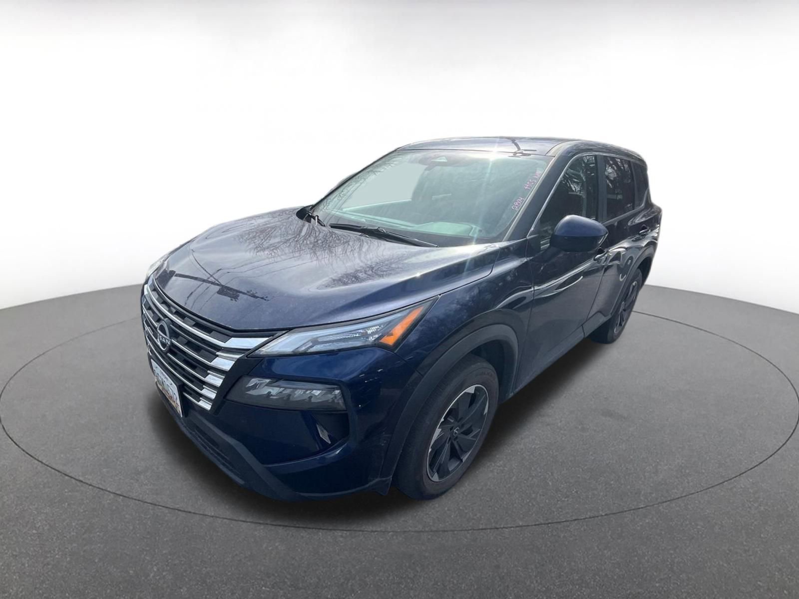 Used 2025 Nissan Rogue SV image 2