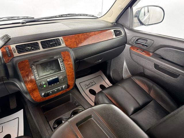 Used 2011 Chevrolet Avalanche LT w/ Luxury Package AWD/4WD image 22