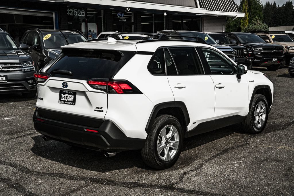 Used 2021 Toyota RAV4 XLE w/ XLE Grade Weather Package AWD/4WD image 15