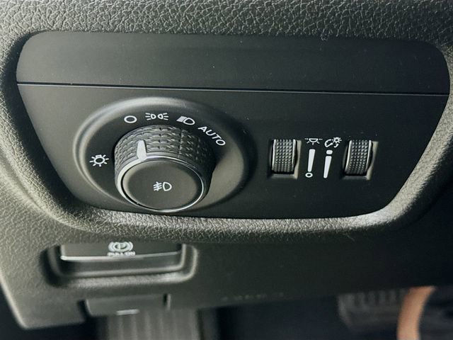 Used 2023 Jeep Grand Cherokee L Limited w/ Trailer Tow Group (B) image 10