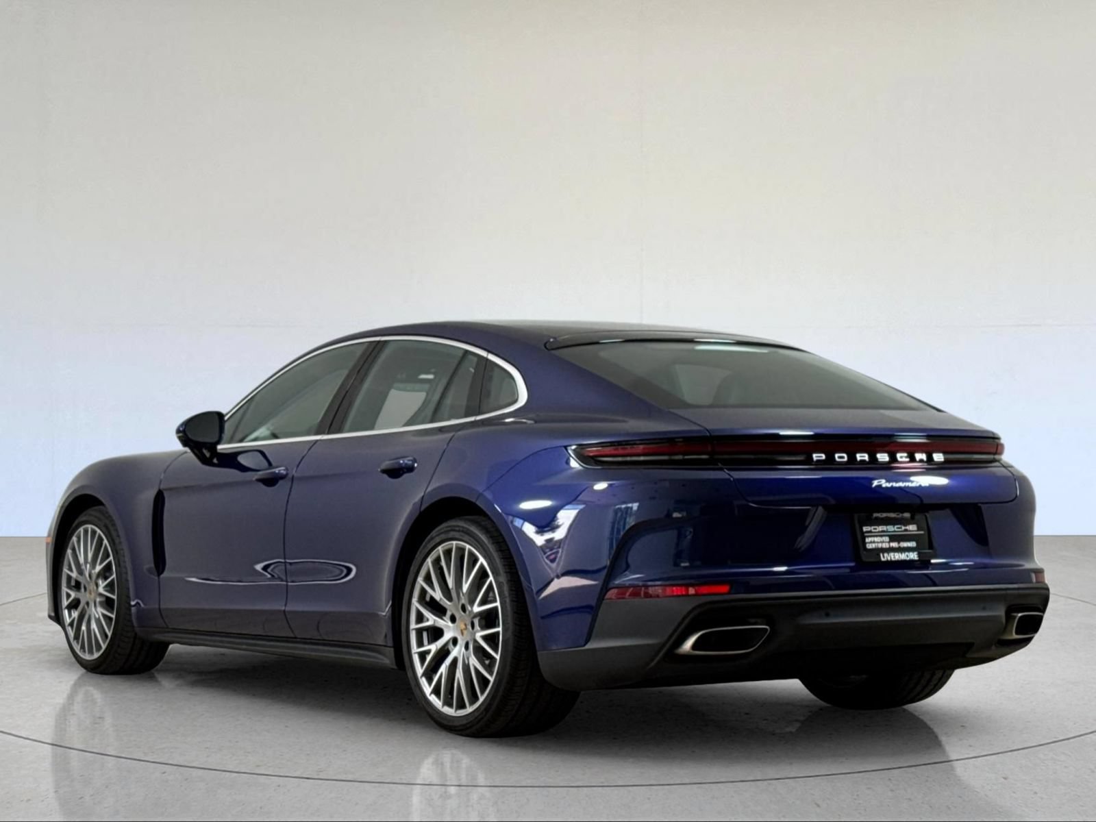 Certified 2025 Porsche Panamera RWD image 3