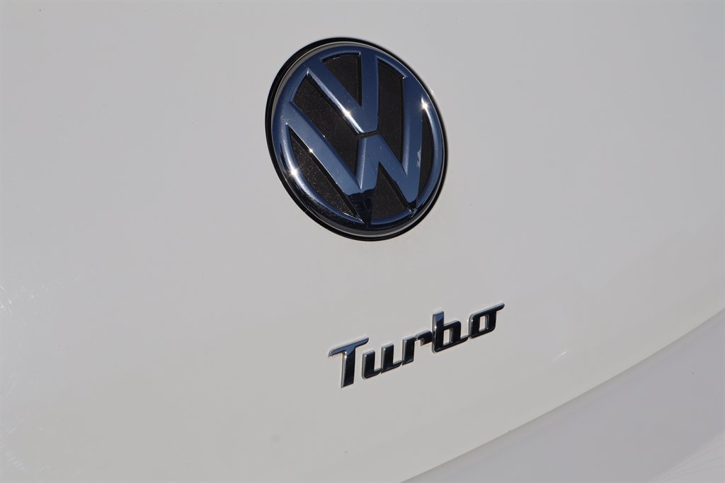 Used 2012 Volkswagen Beetle 2.0T FWD image 11