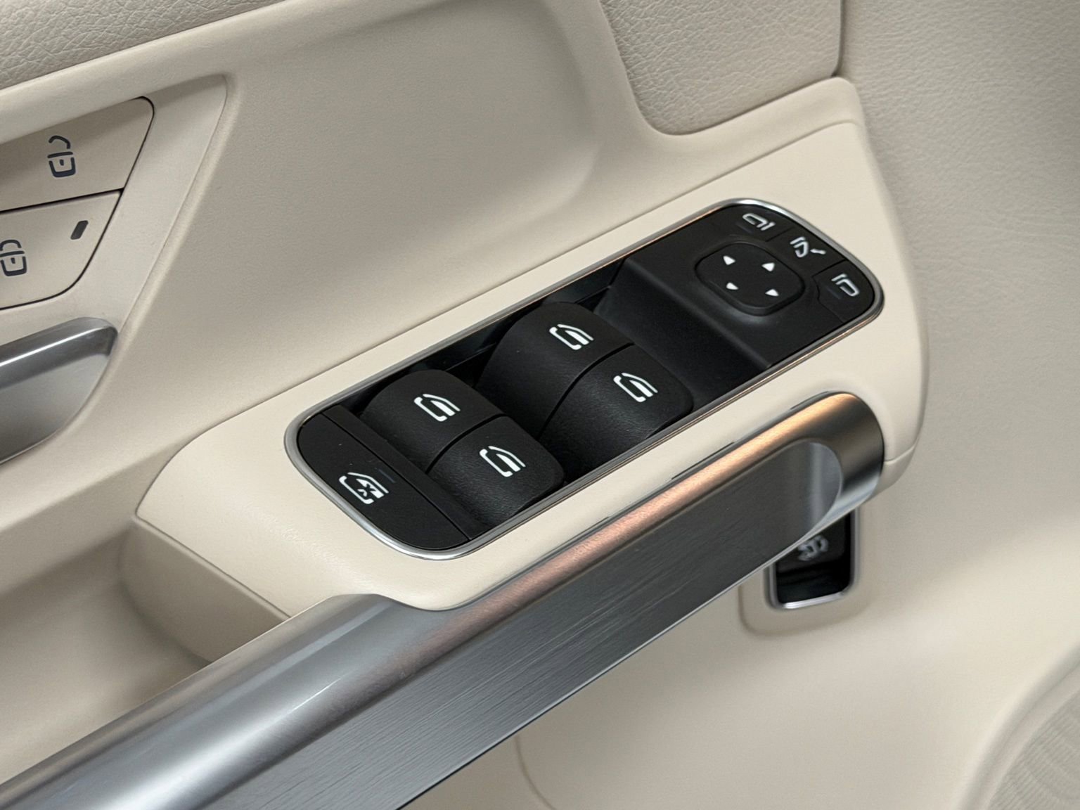 Used 2025 Mercedes-Benz GLB 250 image 22