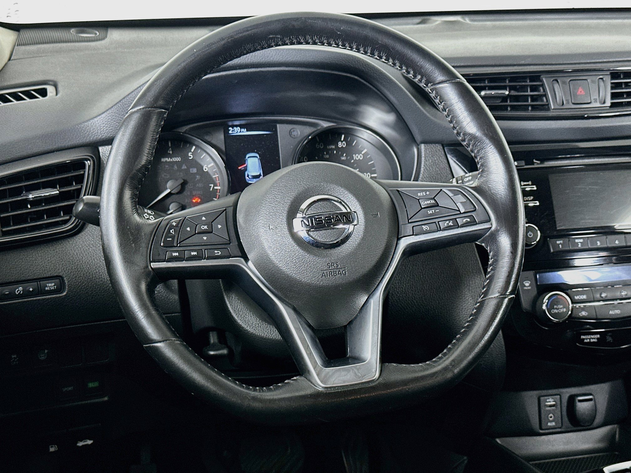 Used 2017 Nissan Rogue SV FWD image 18
