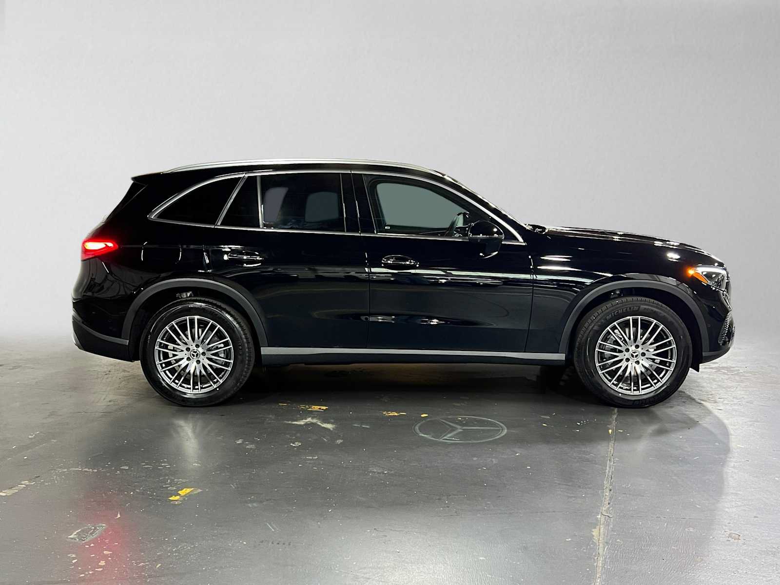 New 2027 Mercedes-Benz GLC 300 4MATIC image 2