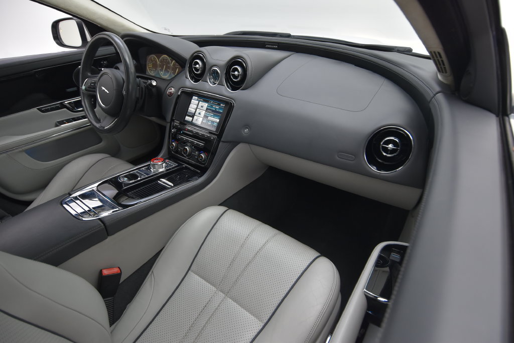 Used 2015 Jaguar XJ L Supercharged RWD image 33