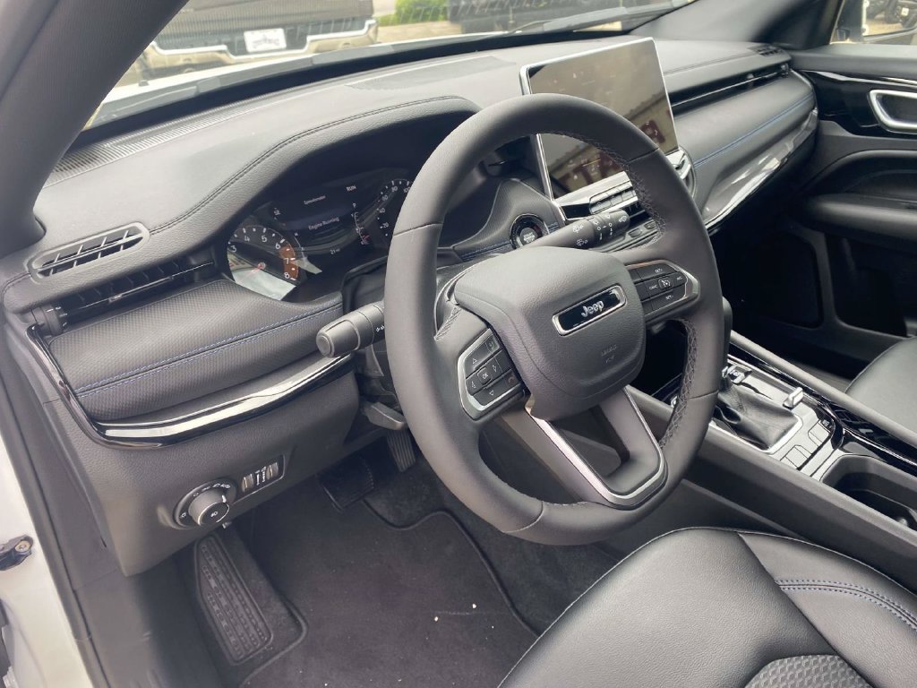New 2026 Jeep Compass Latitude AWD/4WD image 17