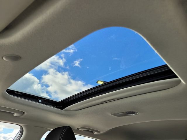 Certified 2025 Hyundai Venue SEL image 17