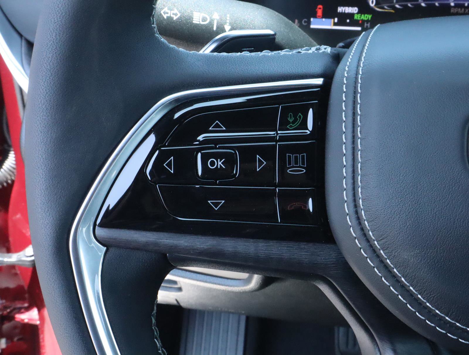 New 2023 Jeep Grand Cherokee Overland w/ Luxury Tech Group IV image 14