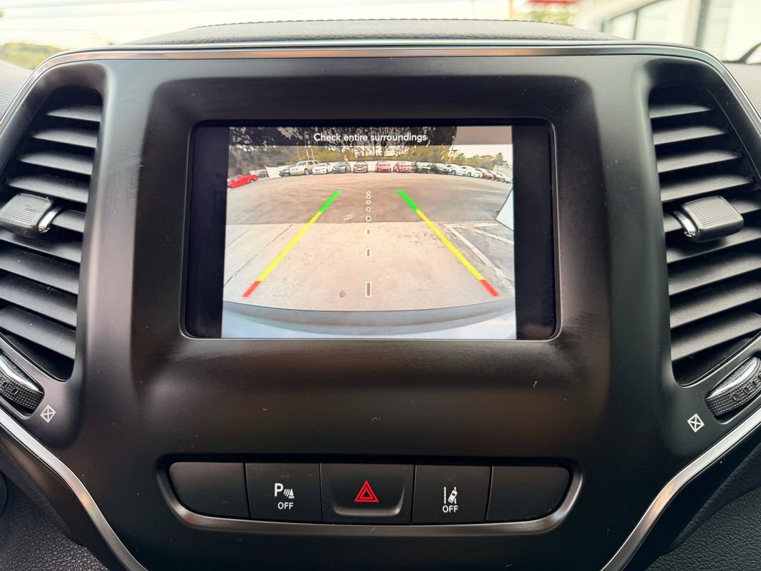 Used 2021 Jeep Cherokee Latitude Plus w/ Mopar Interior Package image 24