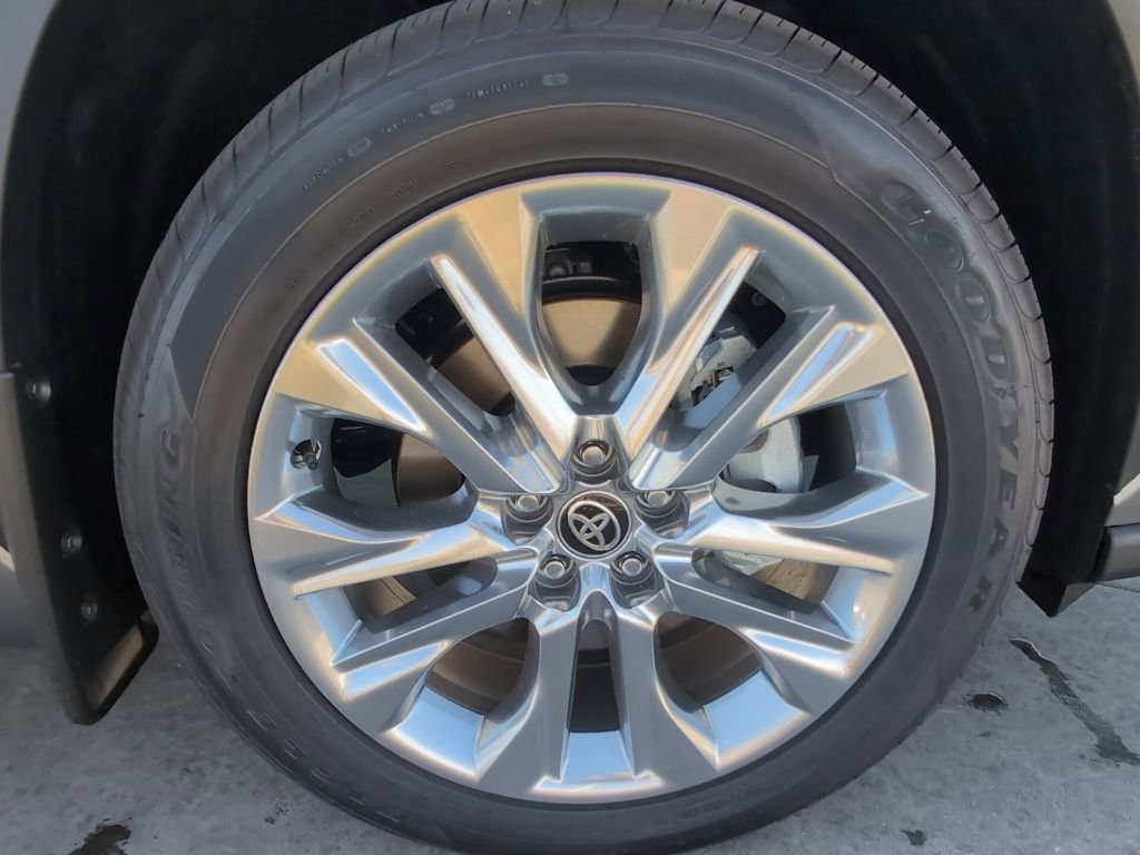 Used 2026 Toyota Highlander Limited image 33