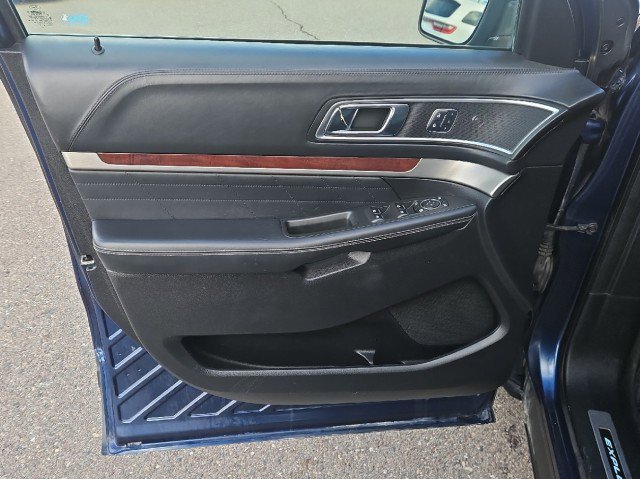 Used 2017 Ford Explorer Platinum image 9
