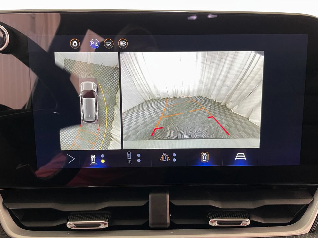 Used 2025 Chevrolet Equinox LT w/ Convenience Package II FWD image 3