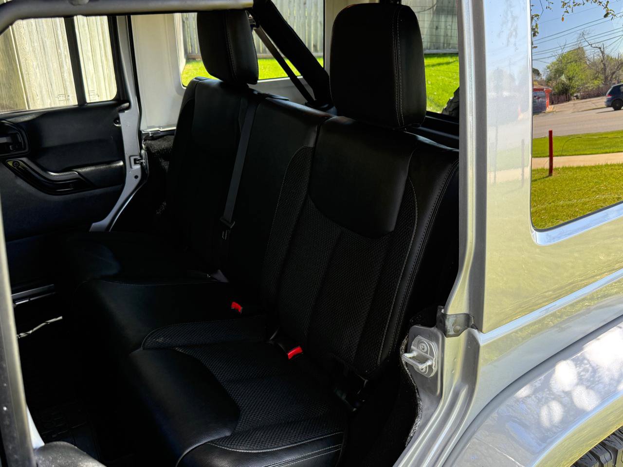 Used 2017 Jeep Wrangler Unlimited Sahara AWD/4WD image 17