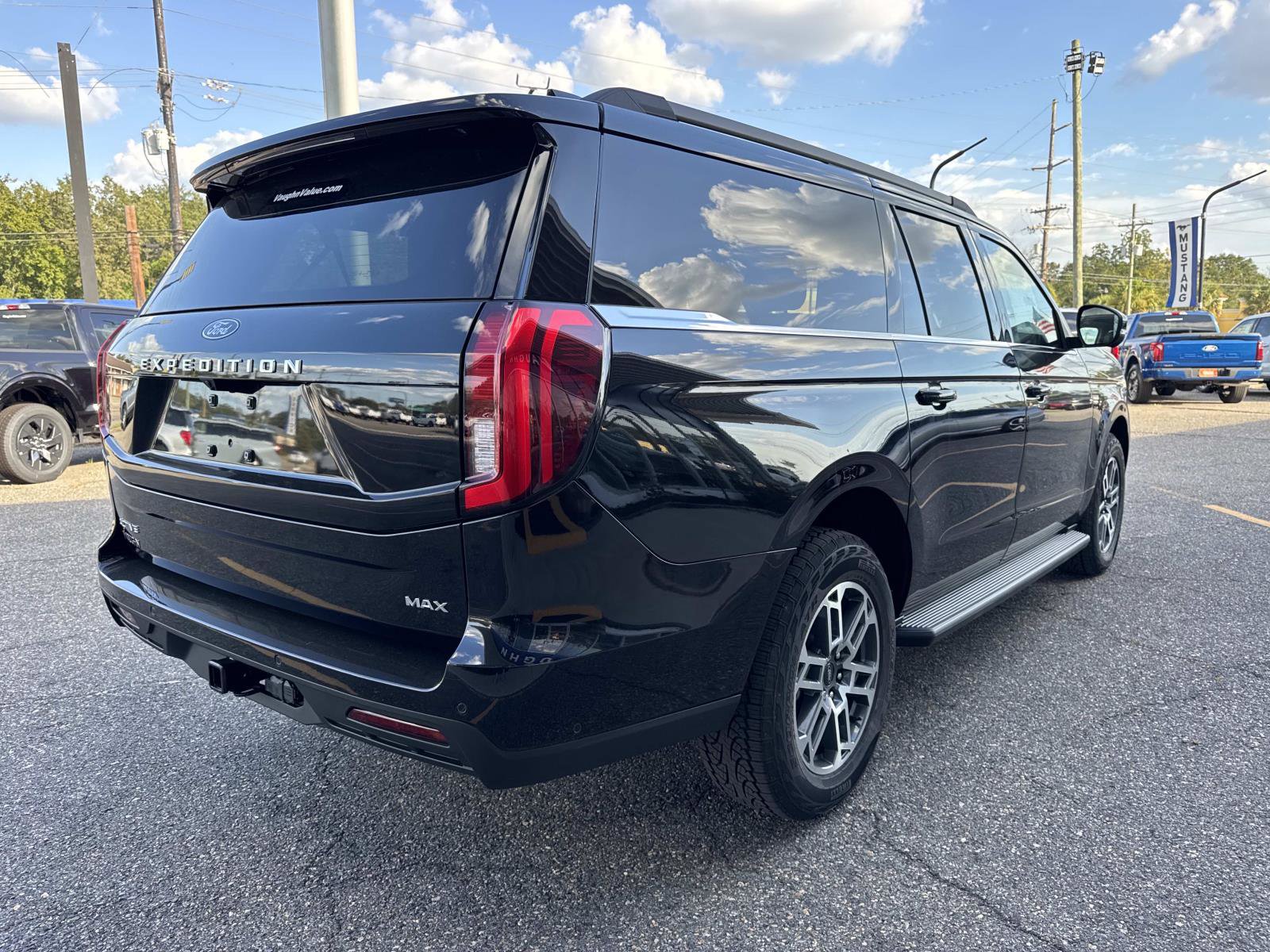 New 2025 Ford Expedition Max Active image 4