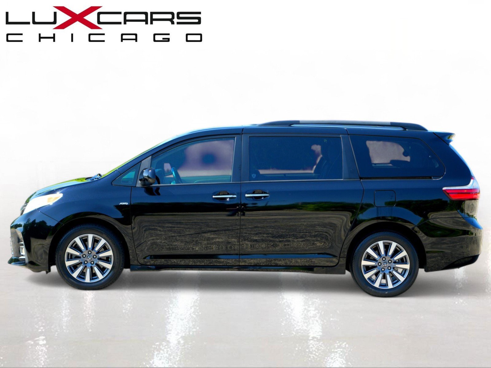 Used 2020 Toyota Sienna XLE Premium AWD/4WD image 4
