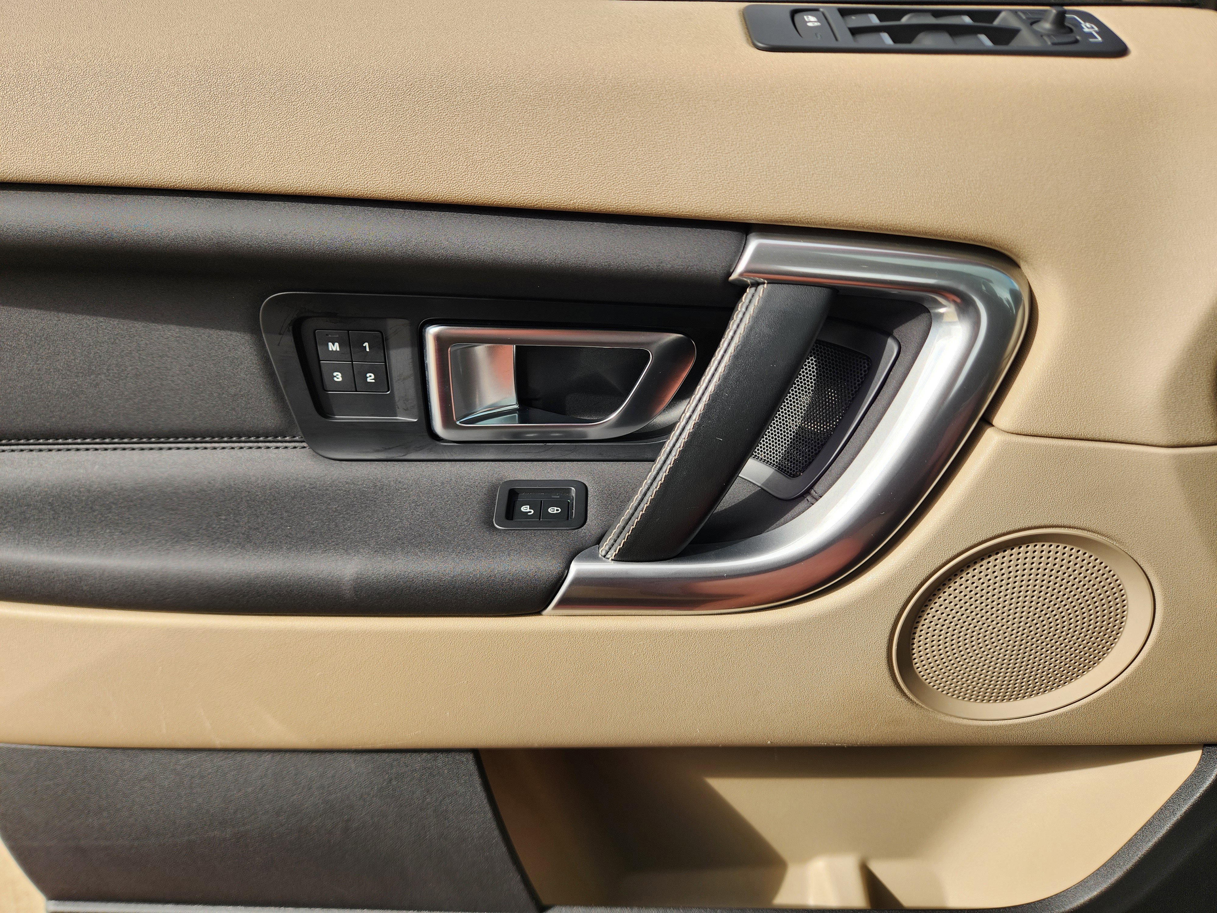 Used 2019 Land Rover Discovery Sport HSE AWD/4WD image 19