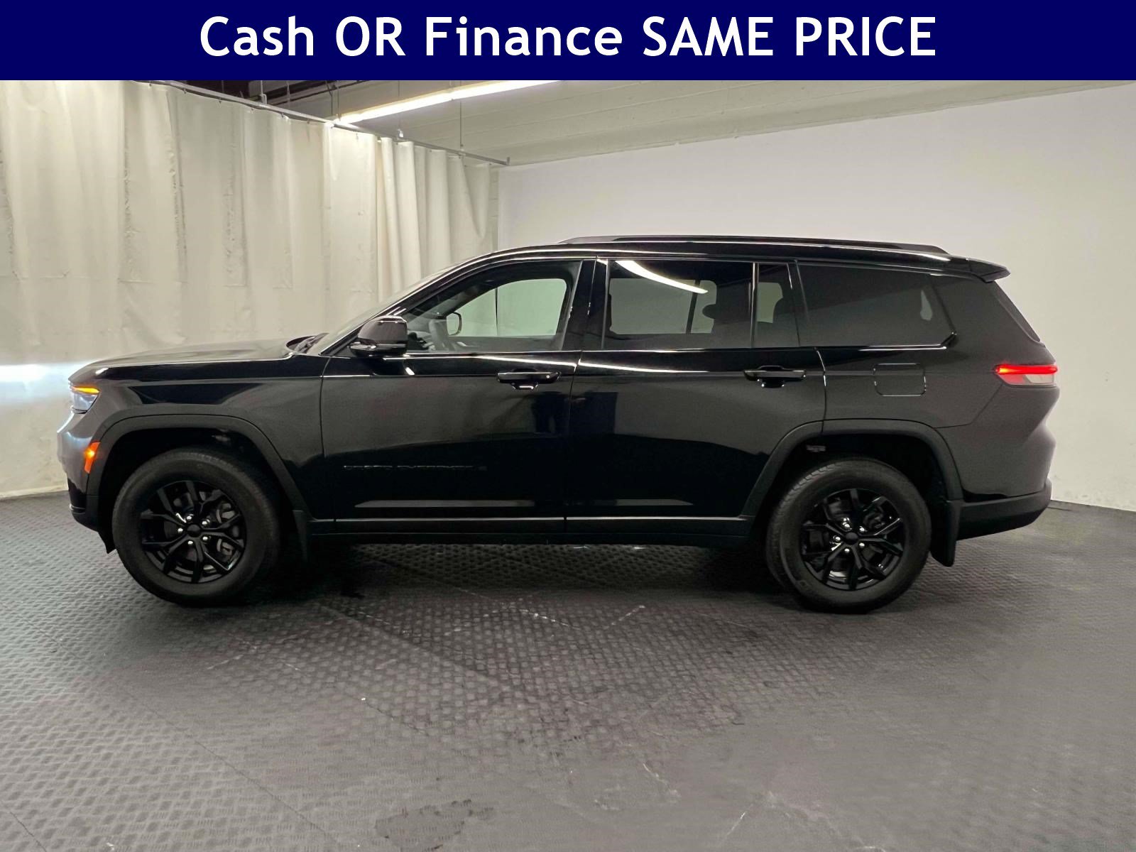 Certified 2025 Jeep Grand Cherokee L Altitude AWD/4WD image 12