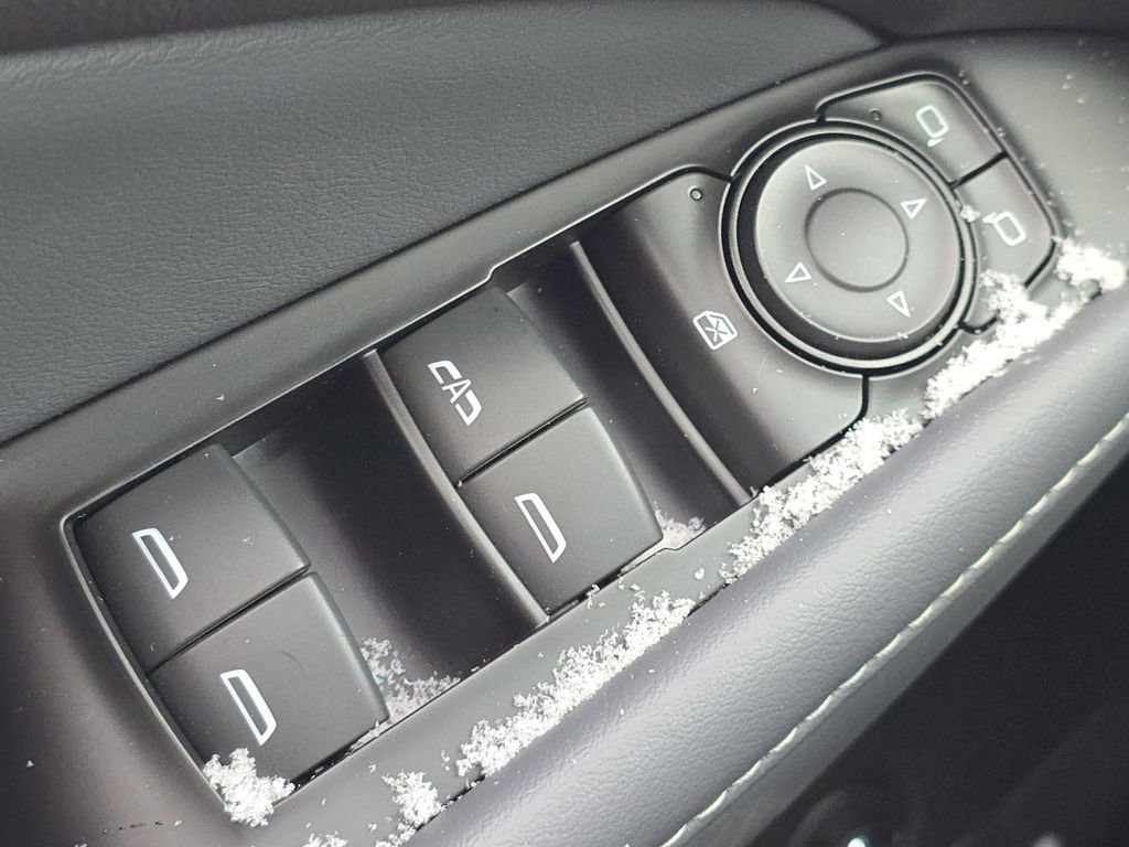 Used 2023 Buick Enclave Essence w/ LPO, Touring Package image 27