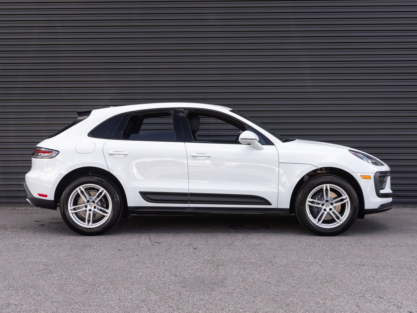 Certified 2026 Porsche Macan AWD/4WD image 8