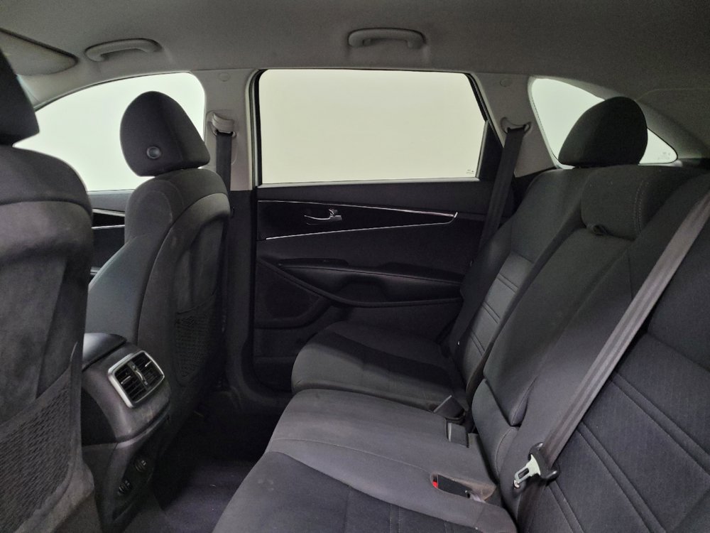Used 2020 Kia Sorento LX image 18