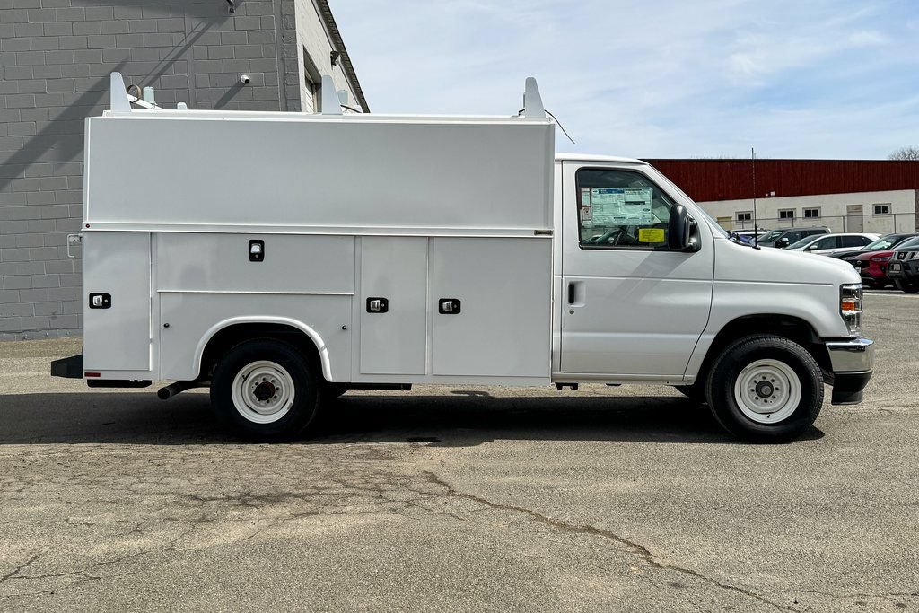 New 2025 Ford E-350 and Econoline 350 Super Duty w/ Power Equipment Group RWD image 2