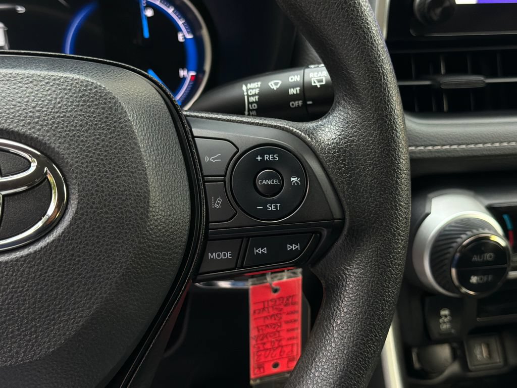 Used 2025 Toyota RAV4 LE AWD/4WD image 24