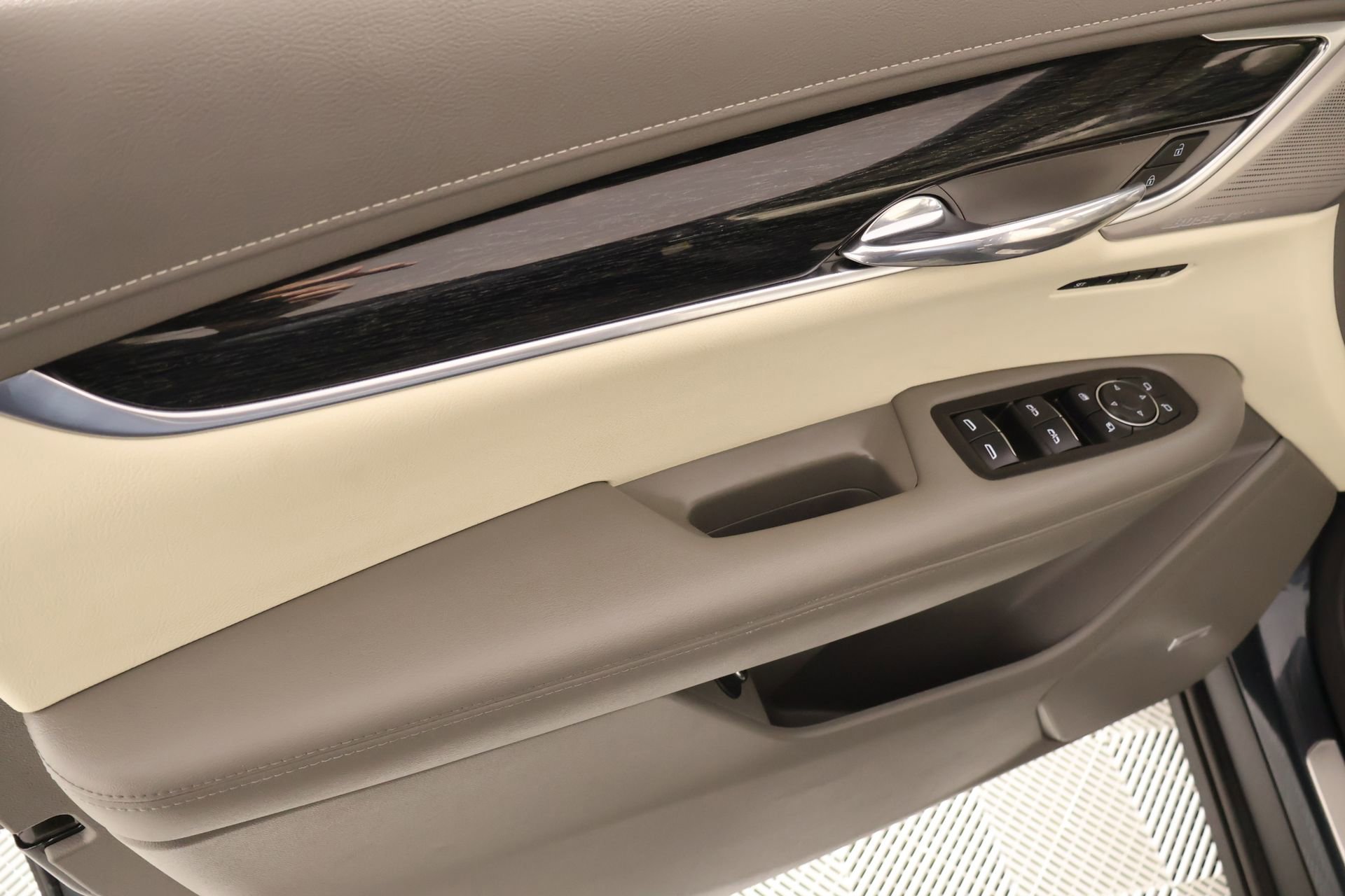 Used 2021 Cadillac XT6 Premium Luxury FWD image 18