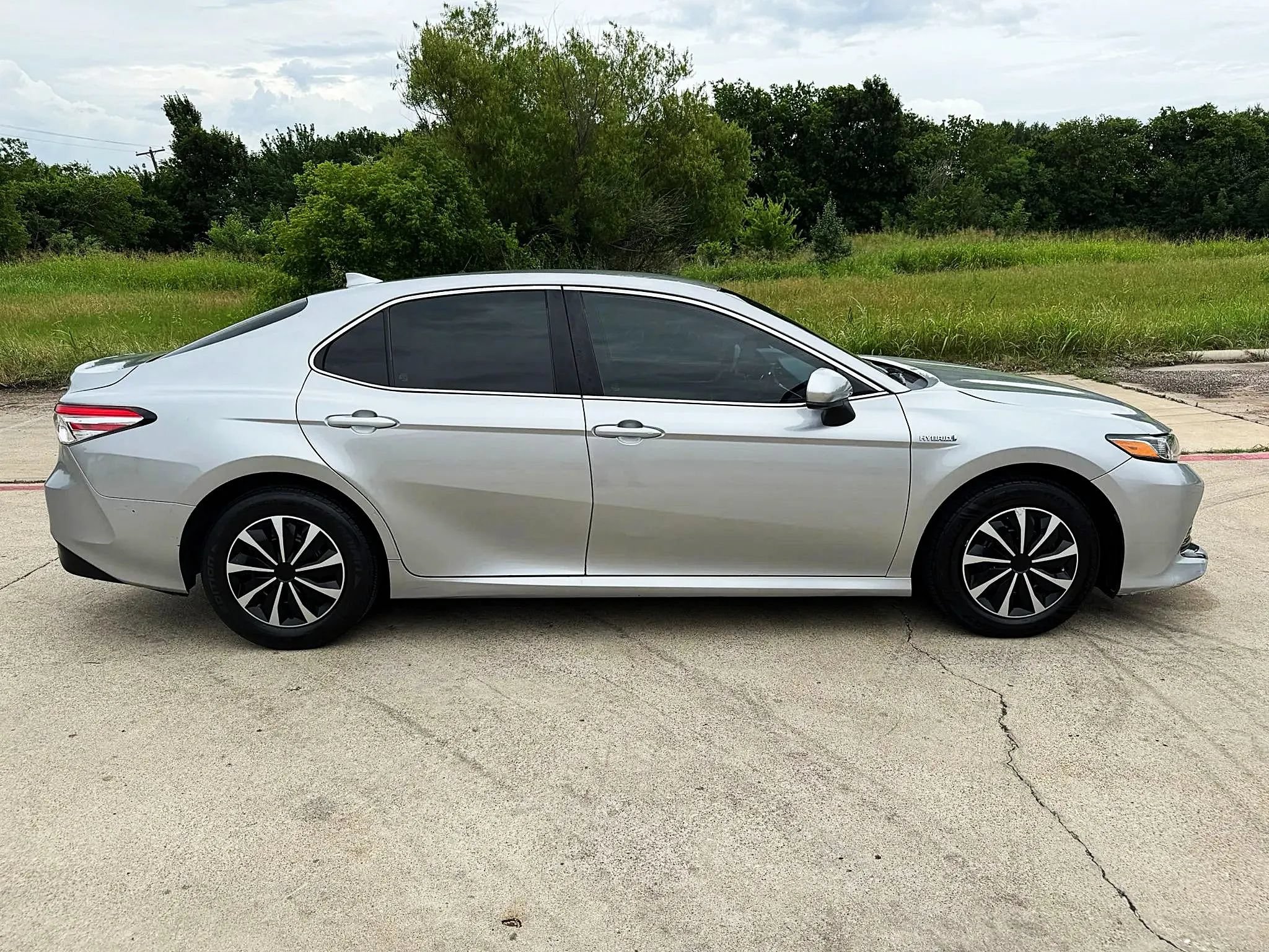 Used 2020 Toyota Camry LE w/ Carpet Mat Package FWD image 3