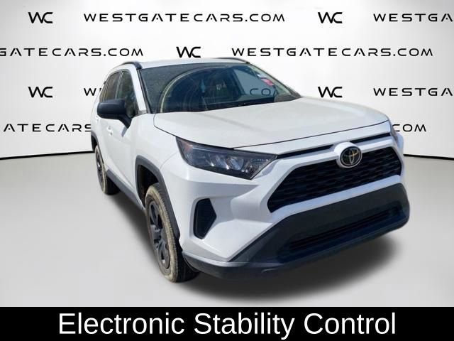 Used 2019 Toyota RAV4 LE FWD image 4